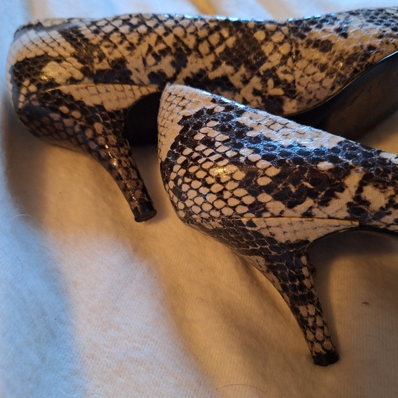 Nine West snakeskin pointy pumps 7 M - Picture 4 of 9
